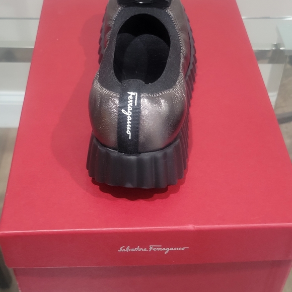 Womens Salvatore Ferragamo Bow Sneaker Shoes Size 6c - Picture 3 of 7